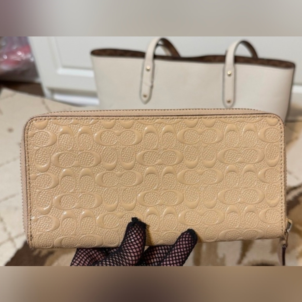 Coach Tote & Wallet EUC - Picture 3 of 10